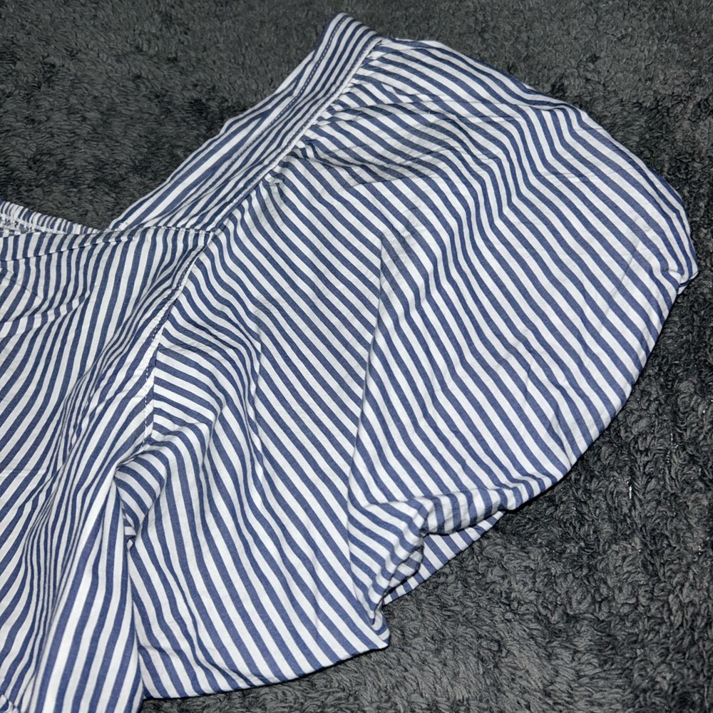 Old Navy Blouse - Picture 2 of 4
